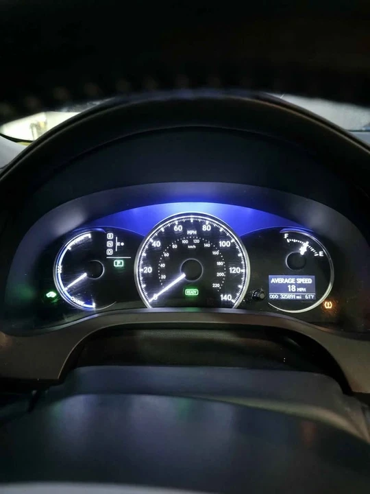 2011 Lexus CT - Image 19 of 20