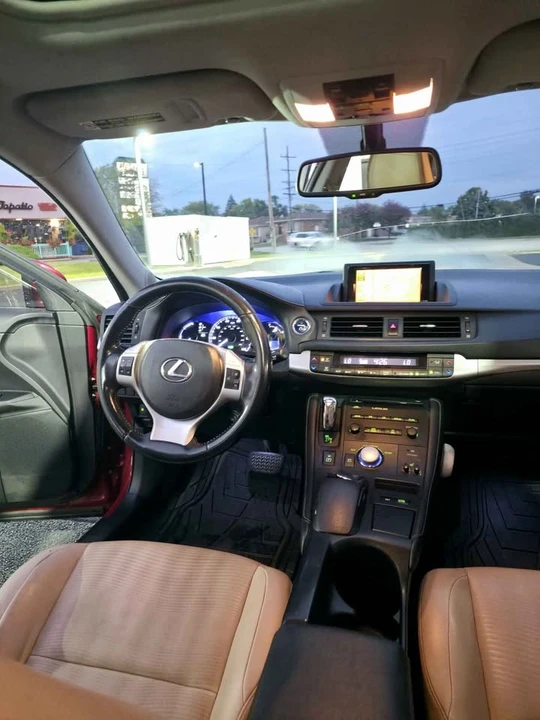 2011 Lexus CT - Image 17 of 20