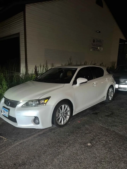 2011 Lexus CT - Image 10 of 11