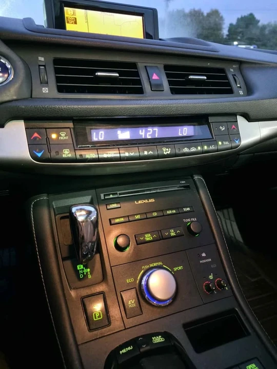 2011 Lexus CT - Image 18 of 20