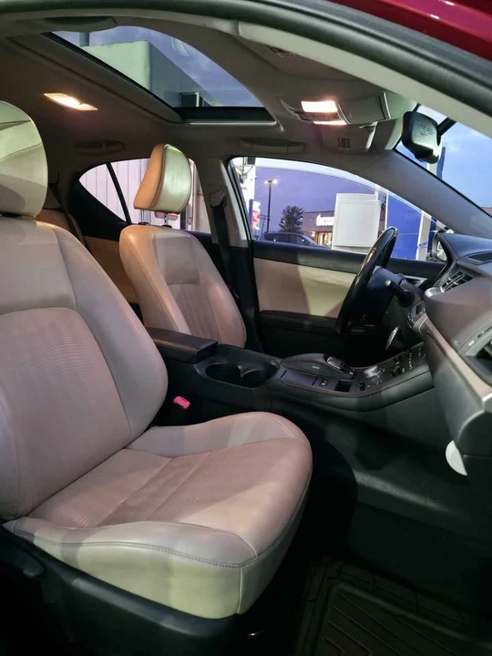 2011 Lexus CT - Image 13 of 20