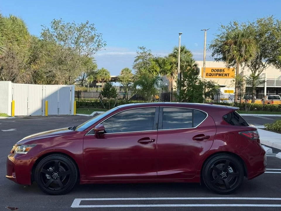 2011 Lexus CT - Image 7 of 11