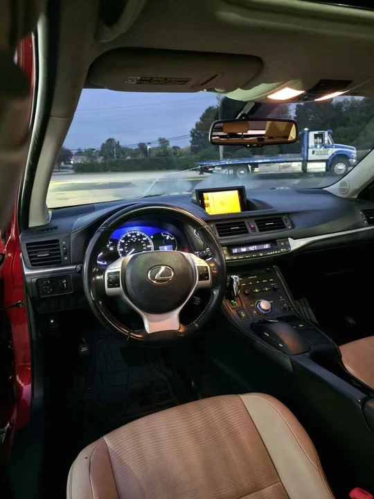 2011 Lexus CT - Image 16 of 20