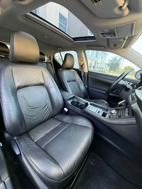 2011 Lexus CT - Image 10 of 11