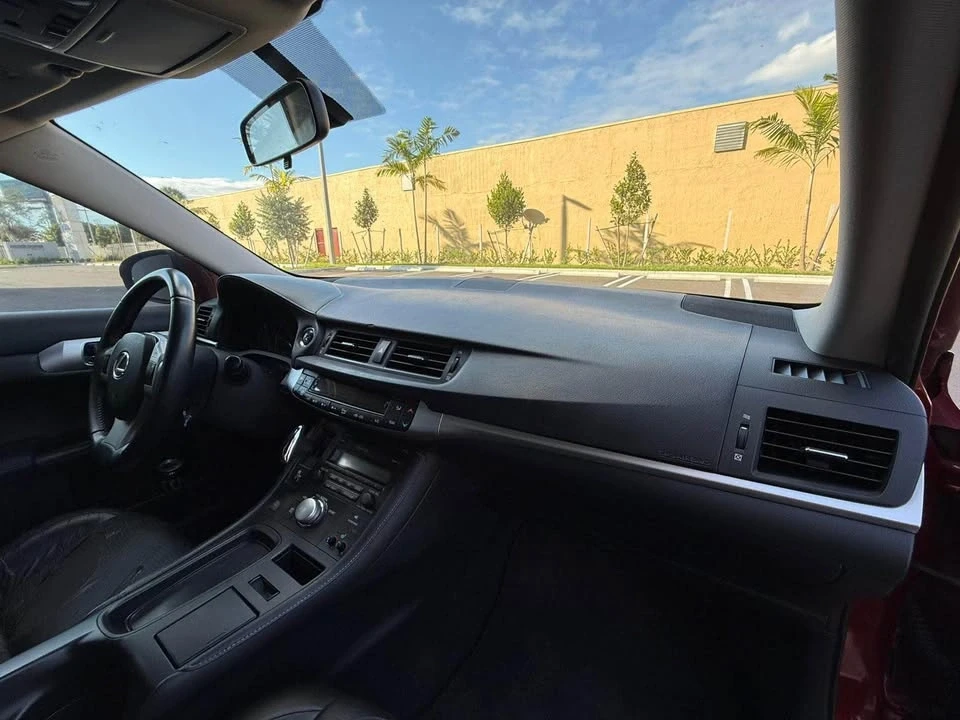 2011 Lexus CT - Image 8 of 11