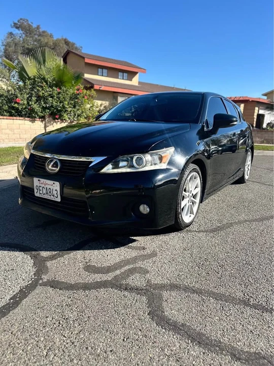 2011 Lexus CT - Image 2 of 15