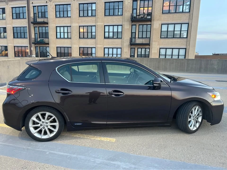 2011 Lexus CT - Image 4 of 9
