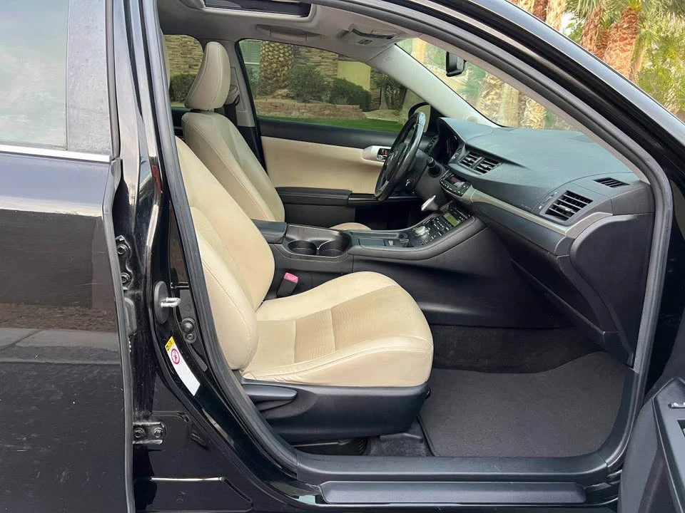2011 Lexus CT - Image 15 of 20
