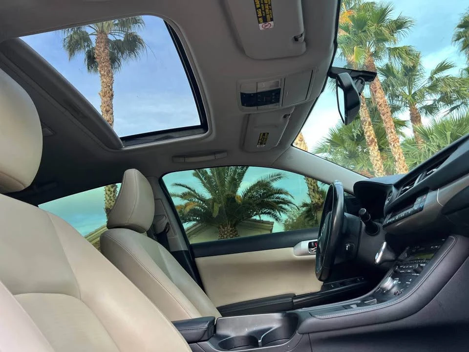 2011 Lexus CT - Image 17 of 20