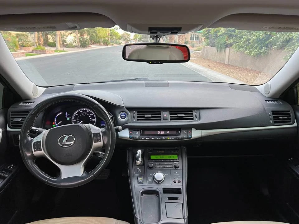 2011 Lexus CT - Image 14 of 20