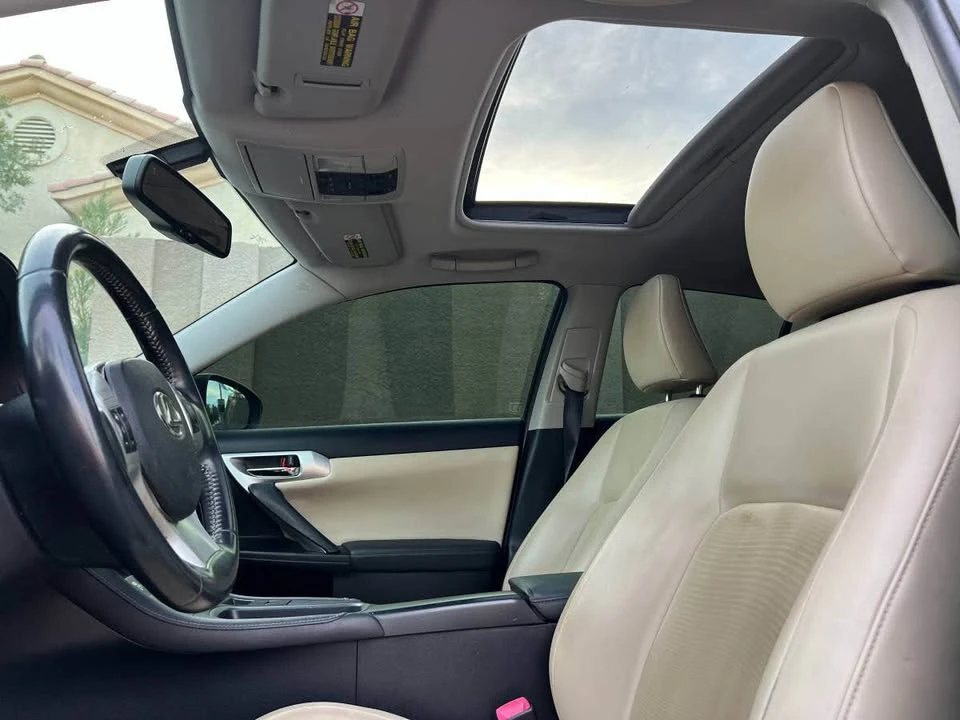2011 Lexus CT - Image 13 of 20