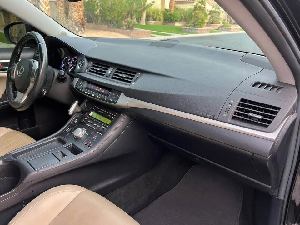 2011 Lexus CT - Image 16 of 20