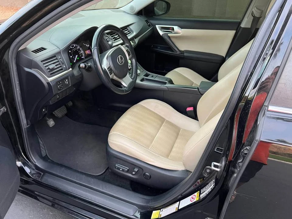 2011 Lexus CT - Image 12 of 20