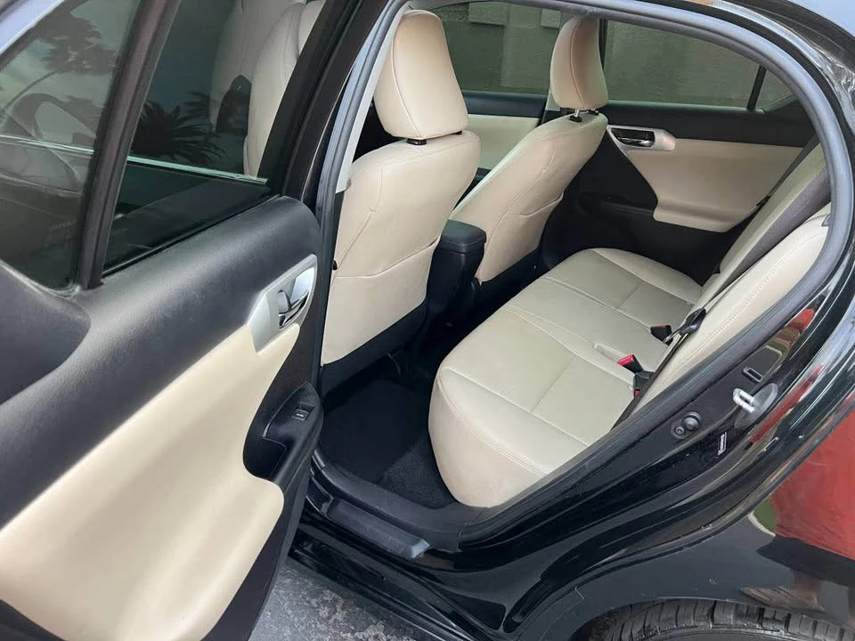 2011 Lexus CT - Image 18 of 20