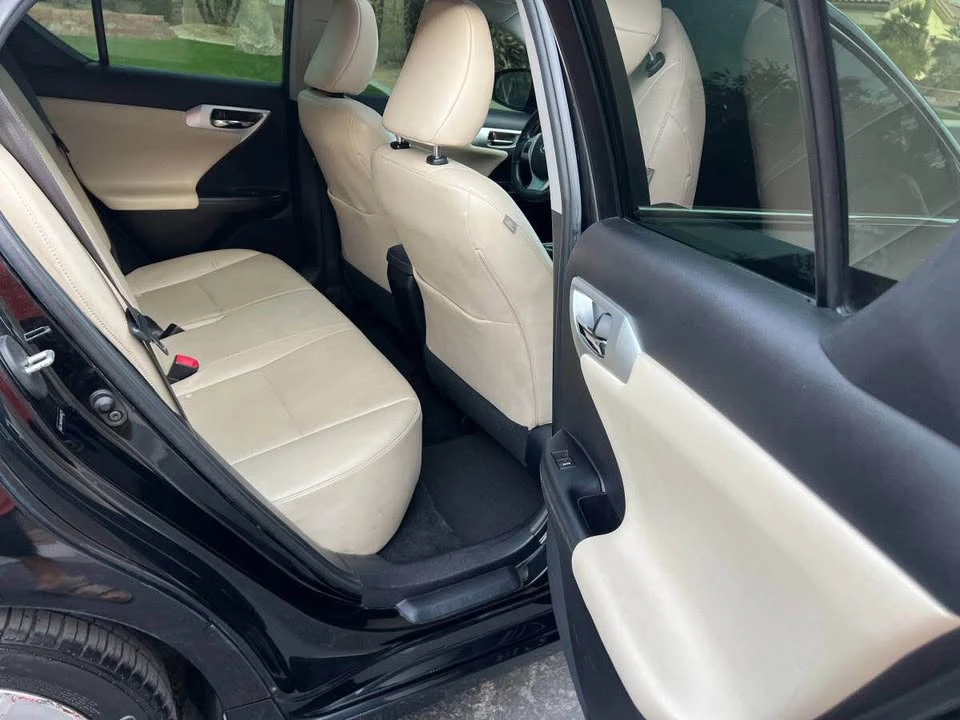 2011 Lexus CT - Image 19 of 20