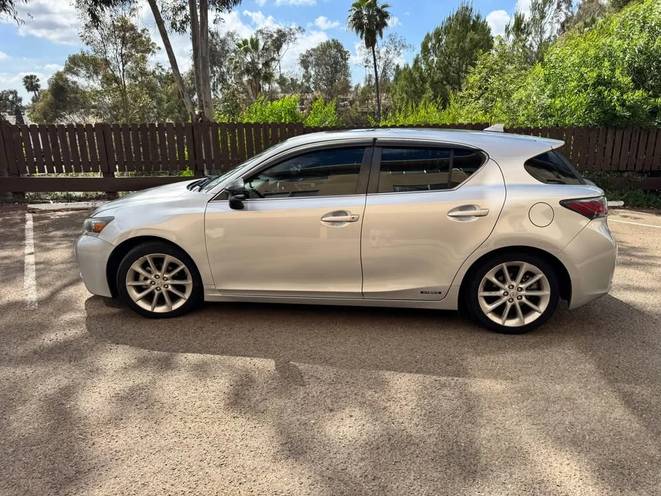 2011 Lexus CT - Image 7 of 12