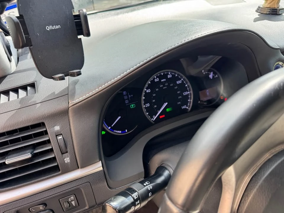 2011 Lexus CT - Image 9 of 12