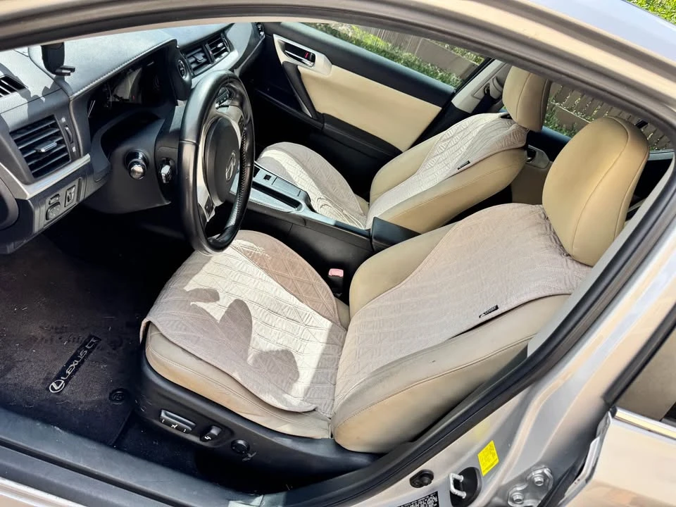 2011 Lexus CT - Image 10 of 12