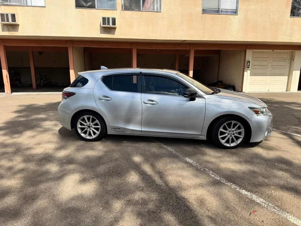 2011 Lexus CT - Image 4 of 12