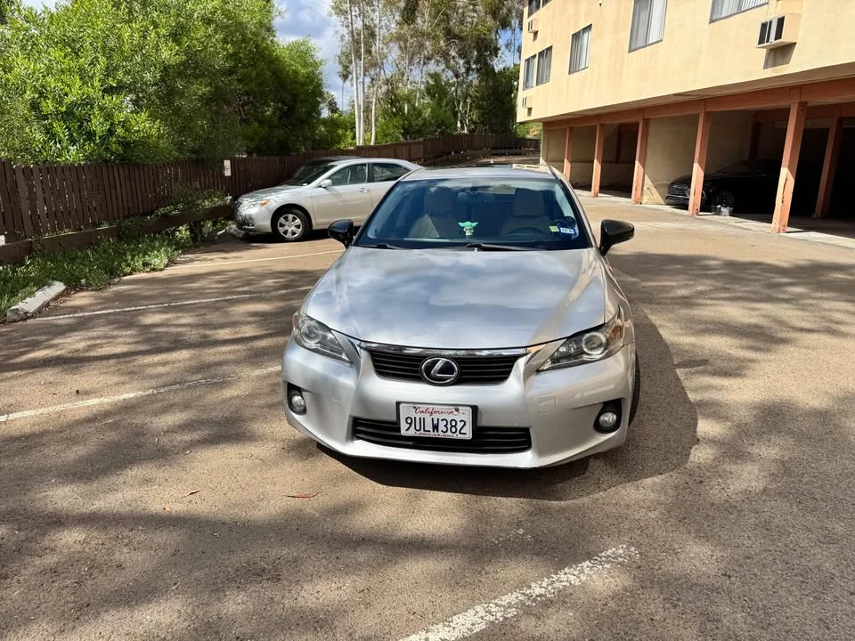 2011 Lexus CT - Image 5 of 12