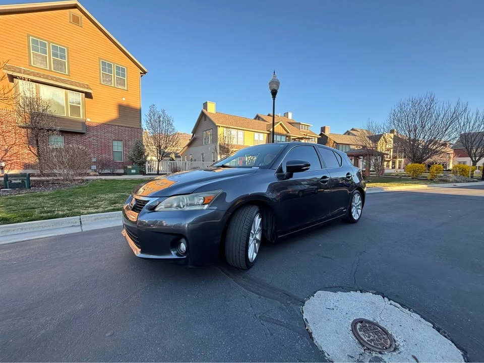 2011 Lexus CT - Image 2 of 7