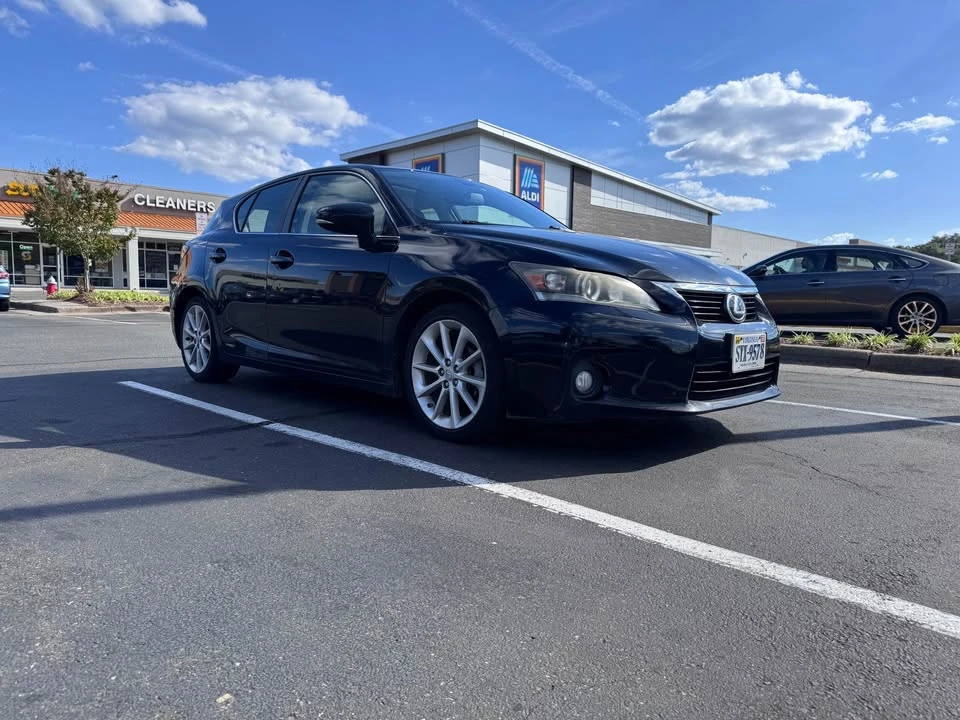 2011 Lexus CT - Image 2 of 7