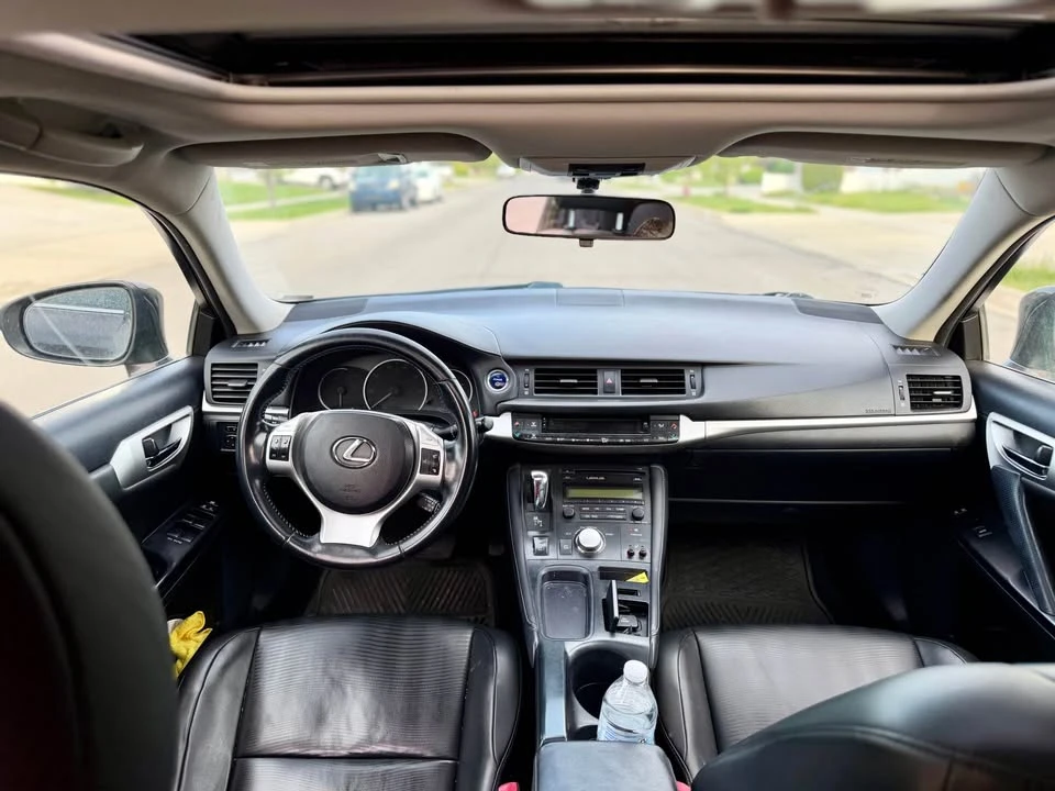 2011 Lexus CT - Image 14 of 15