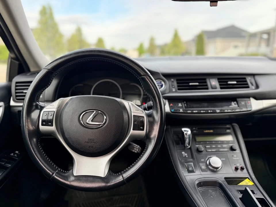 2011 Lexus CT - Image 11 of 15