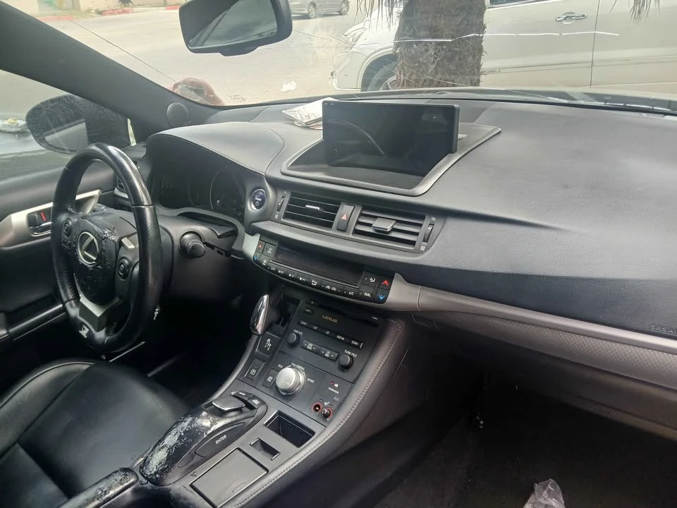 2011 Lexus CT - Image 6 of 7