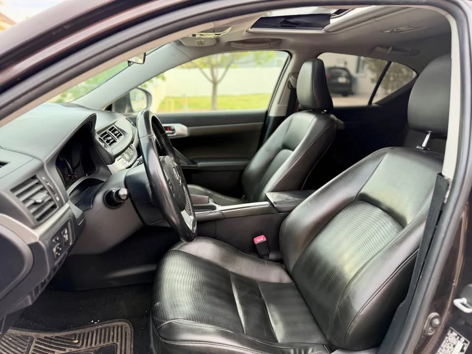 2011 Lexus CT - Image 9 of 15