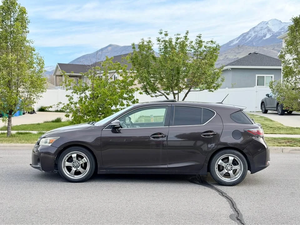 2011 Lexus CT - Image 8 of 15