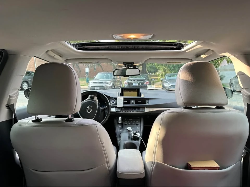 2011 Lexus CT - Image 9 of 10