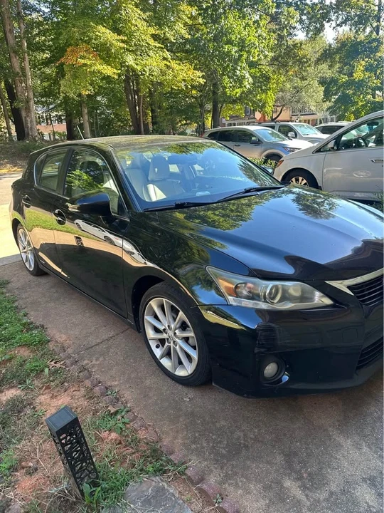 2011 Lexus CT - Image 2 of 10
