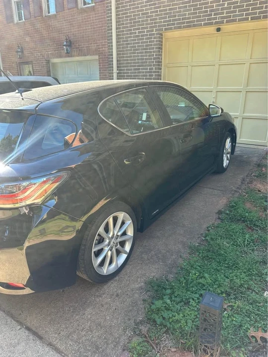 2011 Lexus CT - Image 2 of 10