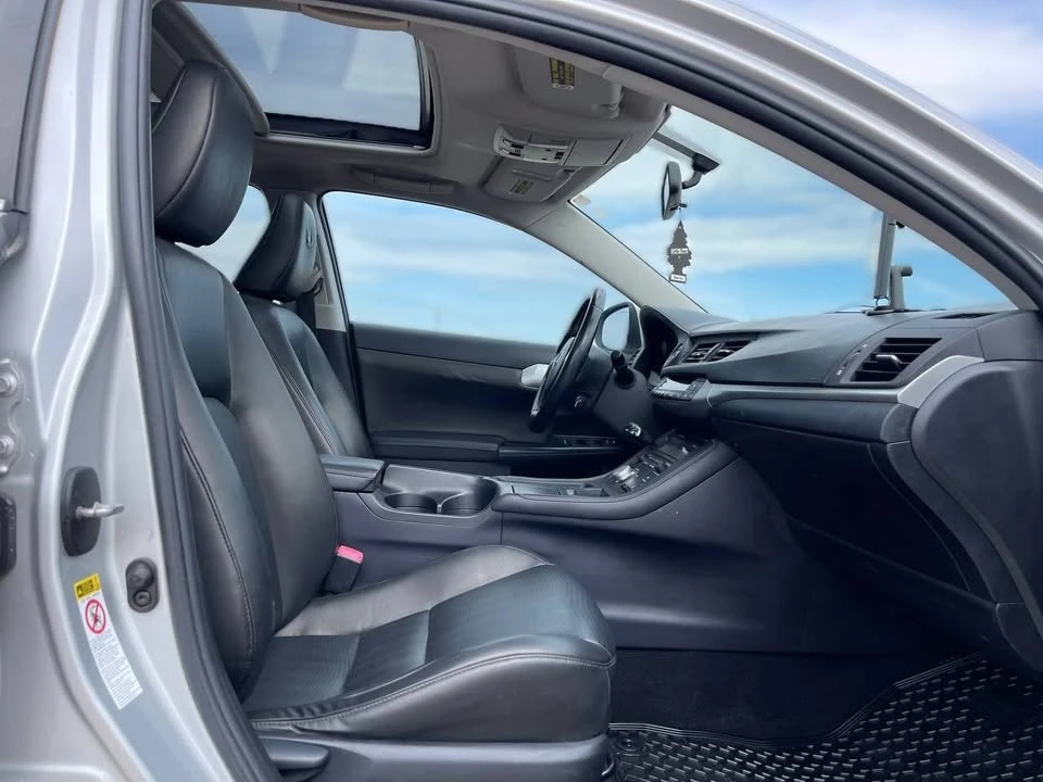 2011 Lexus CT - Image 11 of 21