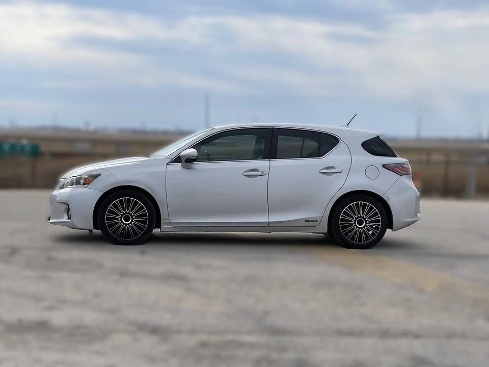2011 Lexus CT - Image 8 of 21