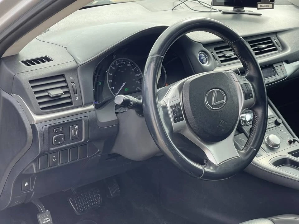 2011 Lexus CT - Image 12 of 21