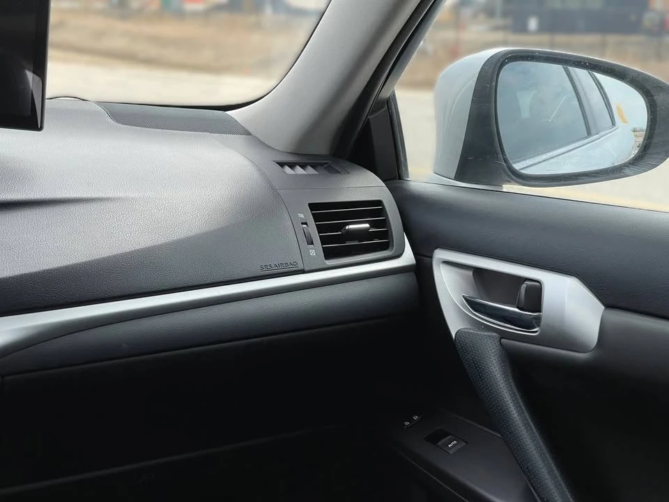 2011 Lexus CT - Image 16 of 21