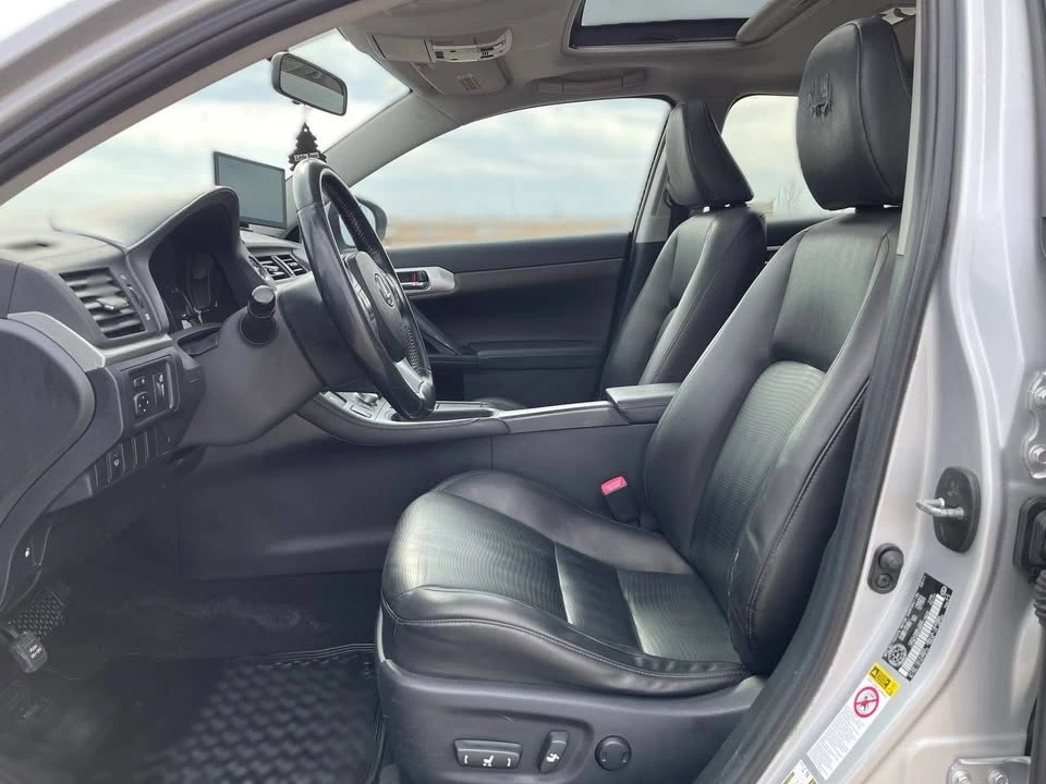 2011 Lexus CT - Image 13 of 21