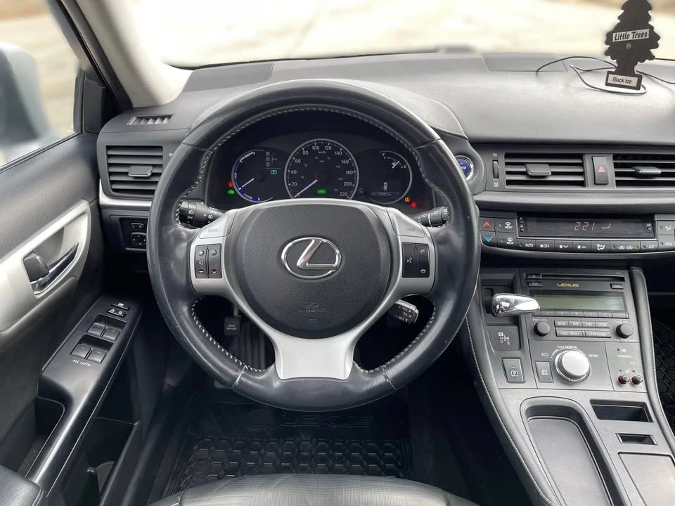 2011 Lexus CT - Image 10 of 21