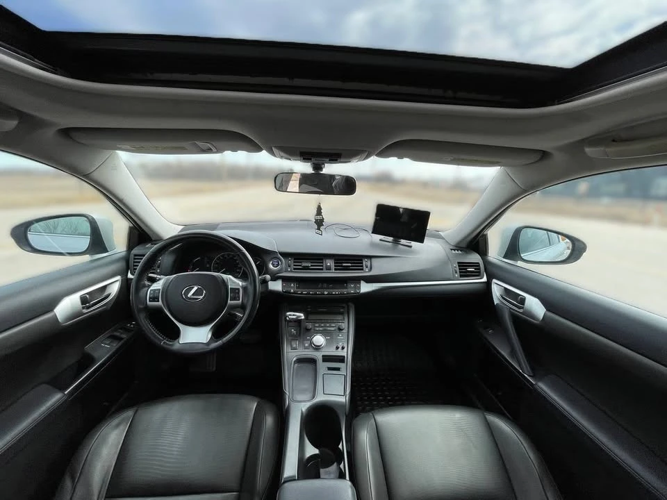 2011 Lexus CT - Image 9 of 21