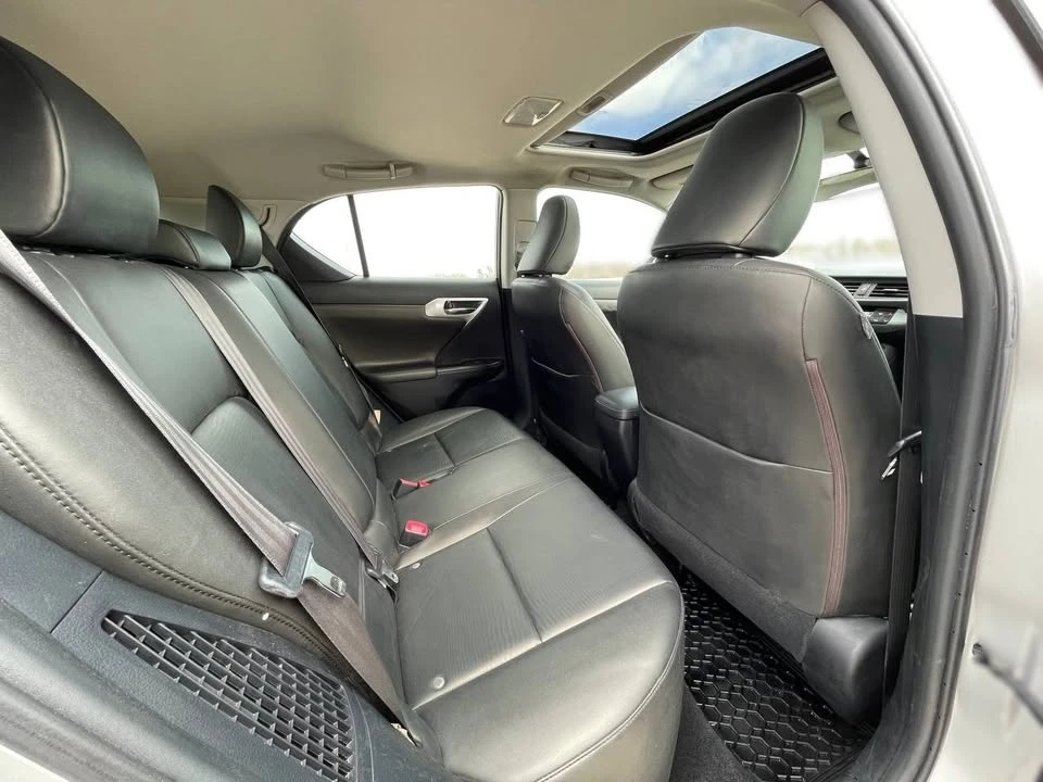 2011 Lexus CT - Image 17 of 21