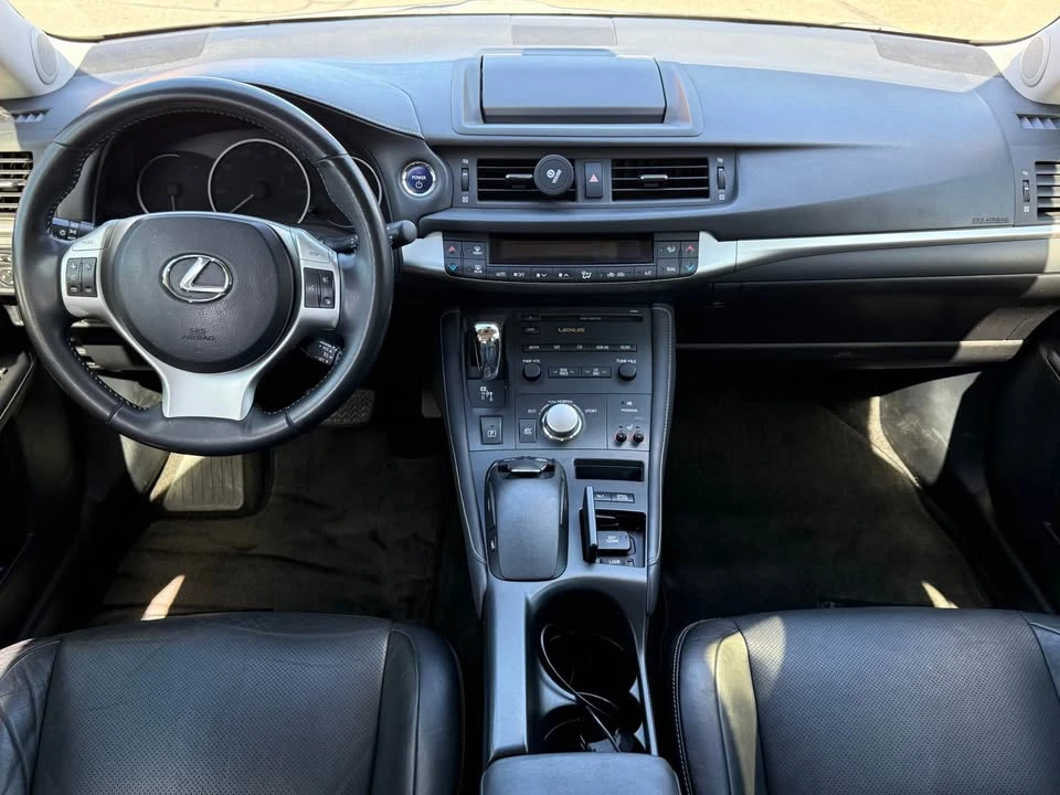 2011 Lexus CT - Image 8 of 20
