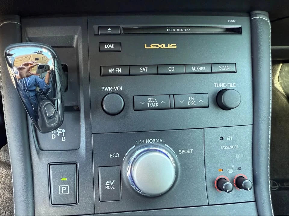 2011 Lexus CT - Image 16 of 20