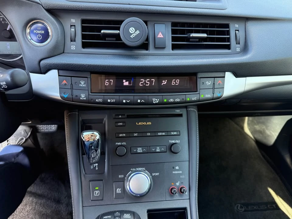 2011 Lexus CT - Image 13 of 20