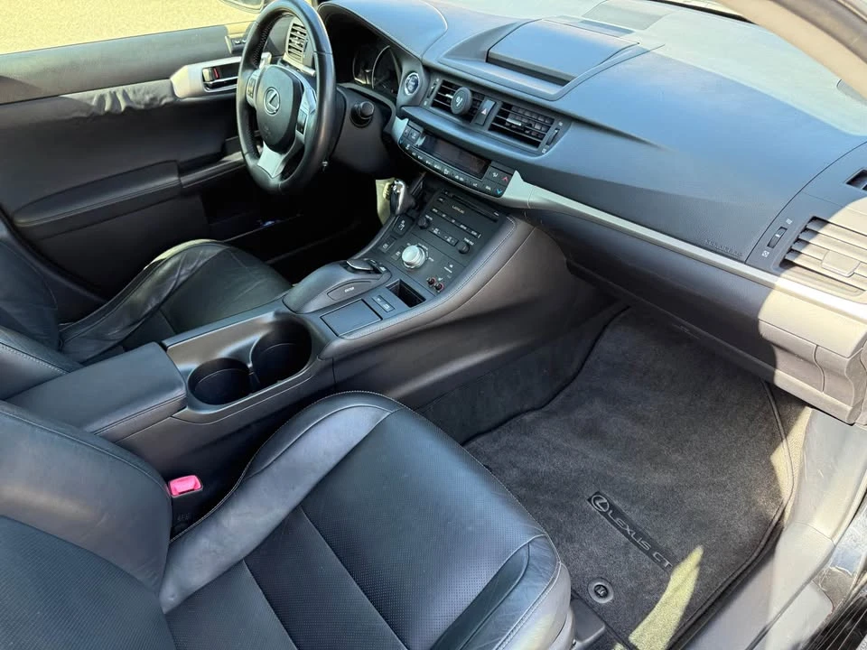 2011 Lexus CT - Image 11 of 20