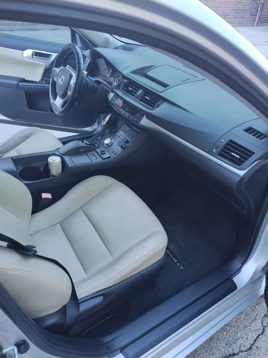 2011 Lexus CT - Image 9 of 13