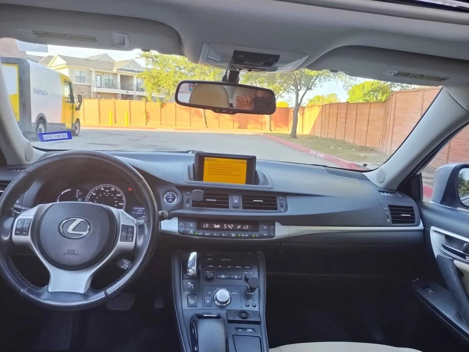 2011 Lexus CT - Image 12 of 13