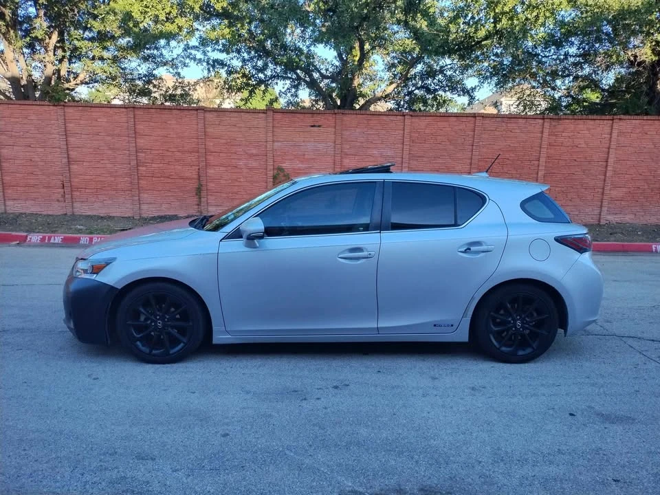 2011 Lexus CT - Image 2 of 13