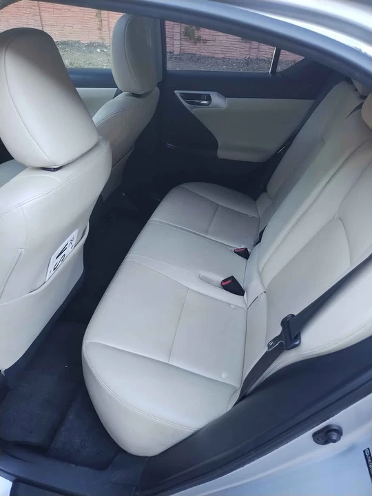 2011 Lexus CT - Image 10 of 13